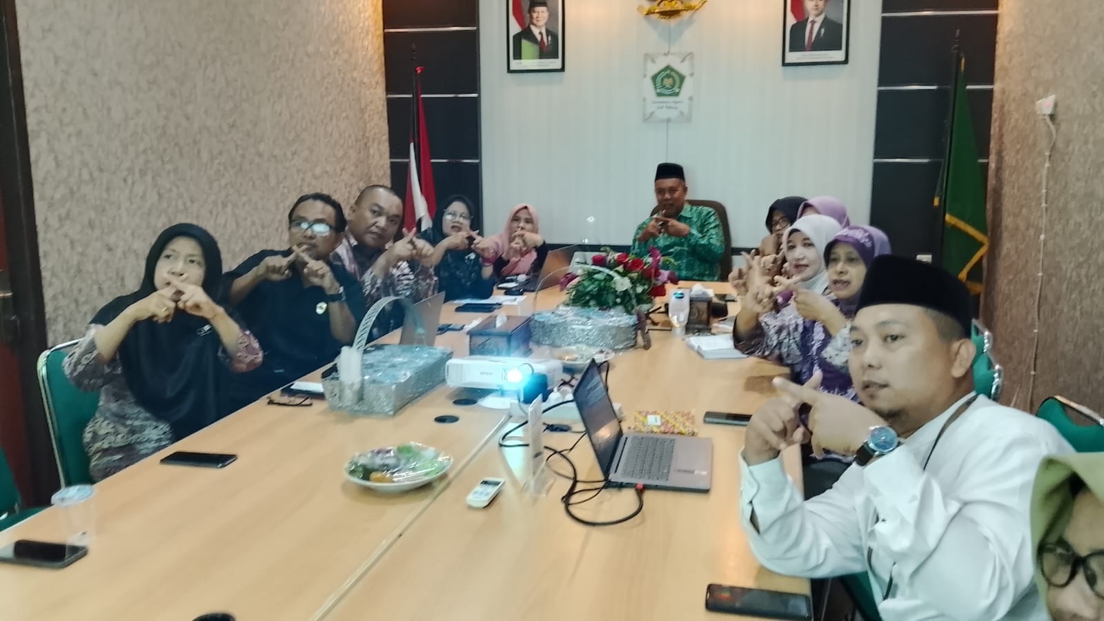 Kemenag Belitung Gandeng SLB Negeri Tanjungpandan dan IKPDB Latih Pegawai Bahasa Isyarat