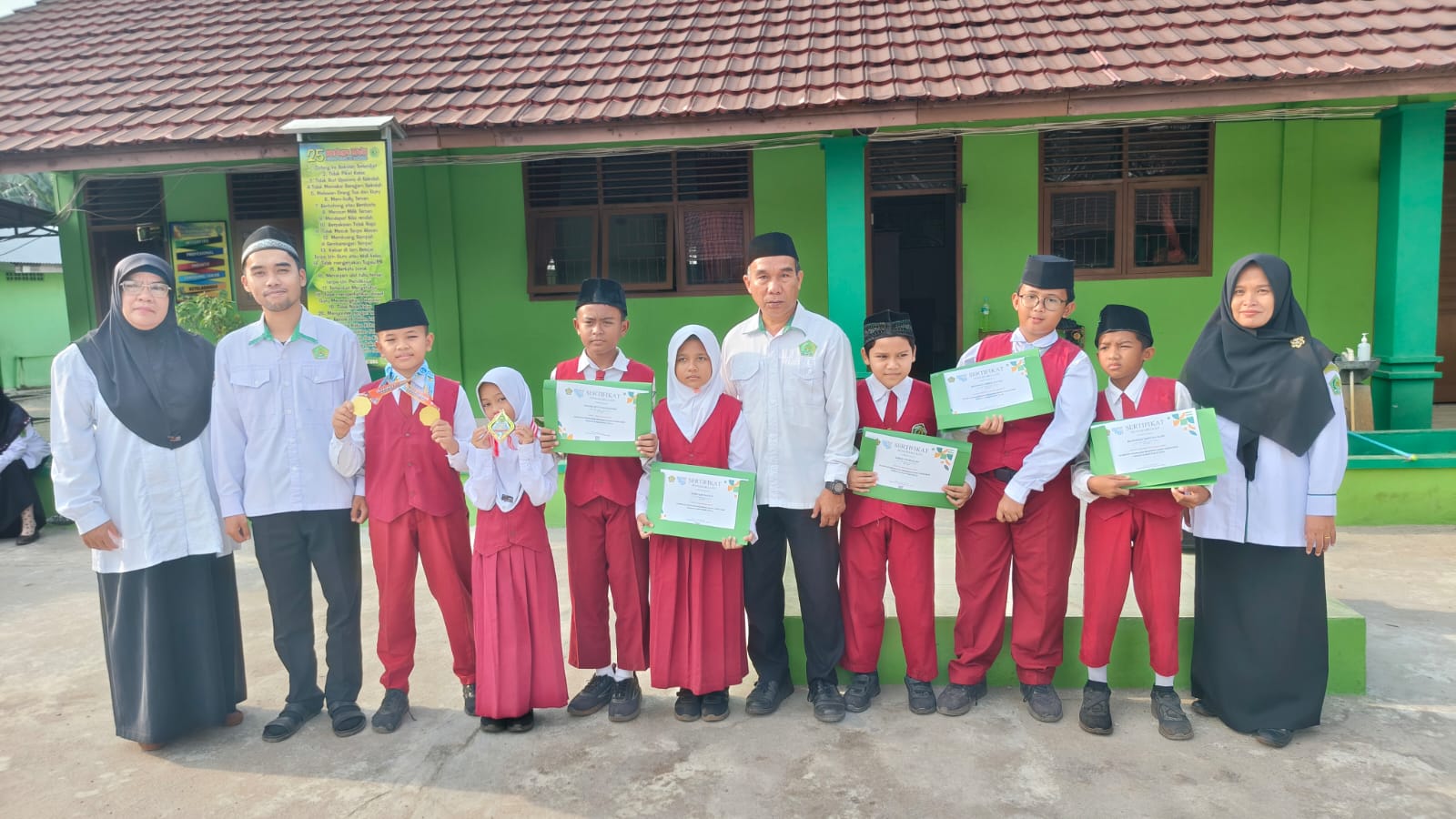 MIN 1 BELITUNG LAKSANAKAN PENYERAHAN SERTIFIKAT PENGHARGAAN OMI TINGKAT KABUPATEN 2026