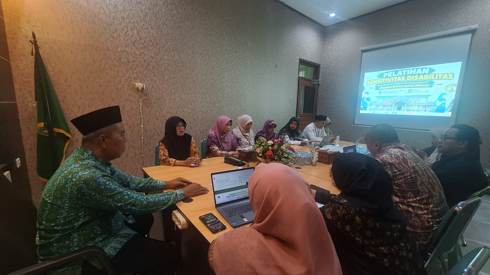 Kemenag Belitung Gandeng SLB Negeri Tanjungpandan dan IKPDB Latih Pegawai Bahasa Isyarat